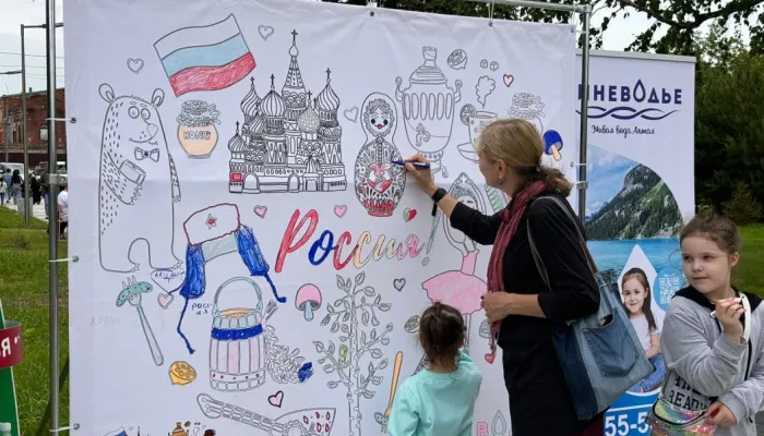 Танцы, песни и мастер-классы: в барнаульском парке отметили День России