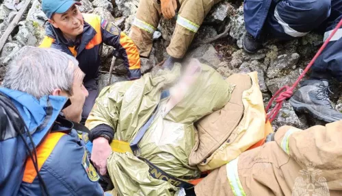 На Алтае спасли туриста, который получил травму при восхождении