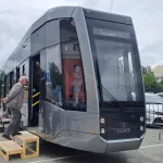 Первый трамвай барнаульской сборки представили горожанам. Как он выглядит