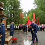История в бронзе: в Барнауле открыли бюст маршала Великой Победы Георгия Жукова. Фото