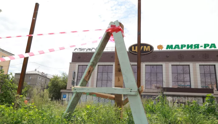 Пейзаж – демонтаж: в центре Барнаула готовятся сносить ЦУМ. Фото