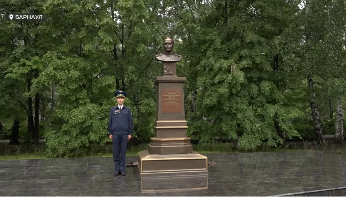 Долгожданное событие: в Барнауле на праздник открыли памятник маршалу Жукову