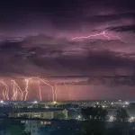 Житель Рубцовска сделал впечатляющие снимки грозового неба с молниями