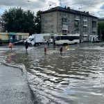 Ливень с градом обрушился на Новосибирск и залил улицы города. Фото