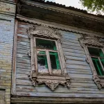 Два исторических деревянных дома приватизируют в центре Барнаула