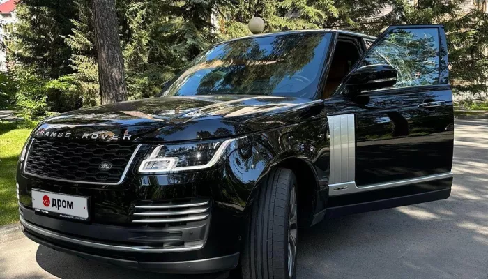 Элитный Range Rover с мониторами для пассажиров продают за 10 млн рублей в Барнауле