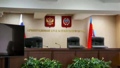 Барнаульца приговорили к колонии за 2,5 млн рублей взятки арбитражному судье