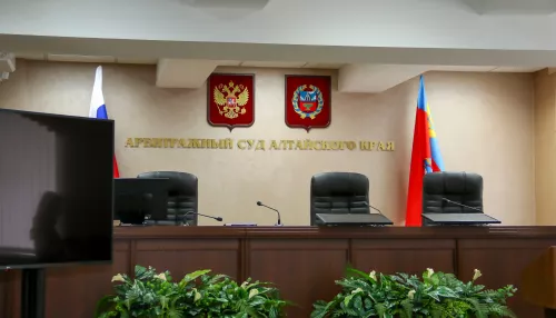 Барнаульца приговорили к колонии за 2,5 млн рублей взятки арбитражному судье