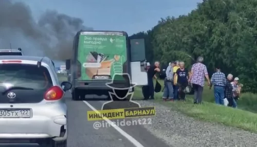 На трассе Павловск — Барнаул пассажиры эвакуировались из дымящейся маршрутки