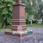 В Барнауле повредили новый памятник маршалу Жукову