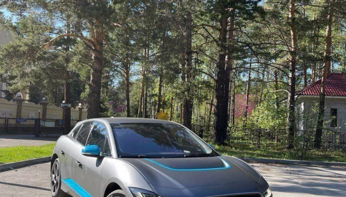 Ухоженный электрокар Jaguar с салоном на заказ продают за 6 млн рублей в Барнауле