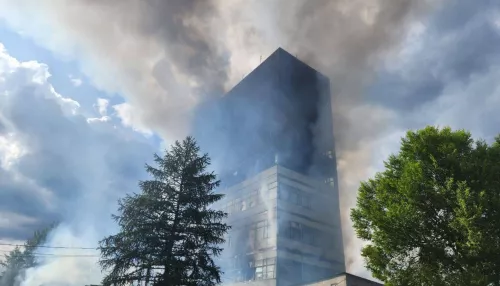 Появились кадры с места тушения пожара в подмосковном Фрязино. Видео и фото