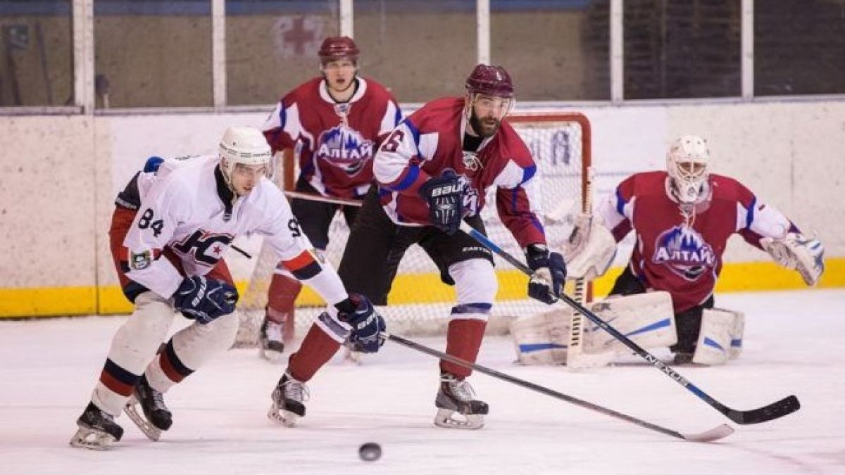 Хоккейный клуб "Алтай" проведет выездные матчи в Кургане и Орске