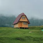 Республика Алтай попала в топ-10 регионов РФ по росту цен на коттеджи и дачи