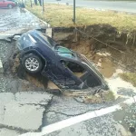Стали известны подробности ЧП с падением автомобиля в яму на улице Попова в Барнауле
