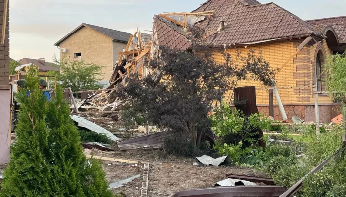 В Белгороде обстрел ВСУ ранил семь человек и разрушил дом врача