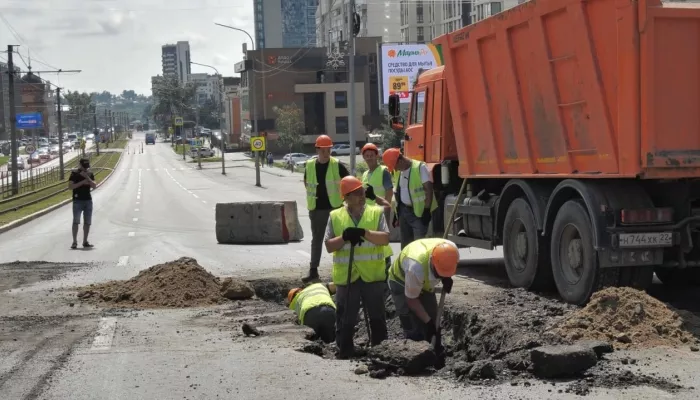 В Барнауле перекрыли проспект Красноармейский: какие работы там ведутся