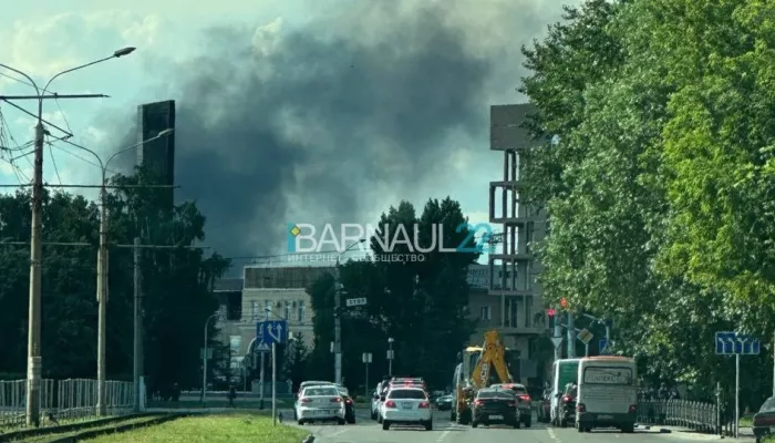 В Барнауле сгорел строительный вагончик на улице Смирнова