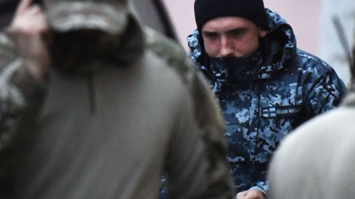 Задержанных украинских моряков перевезли в Москву