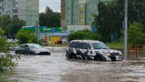 Во власти ливня. Треть месячной нормы осадков выпала в Барнауле, и это не предел