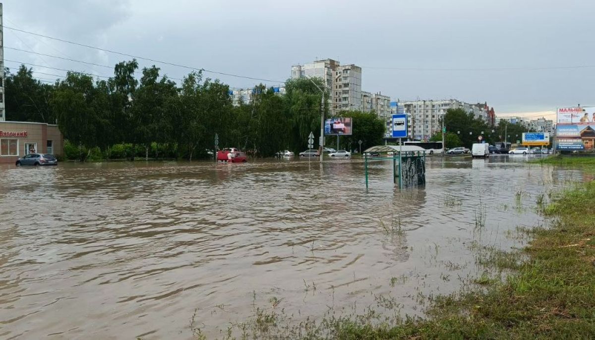 В Барнауле после залпового ливня затопило улицу Попова - Толк 07.07.2024