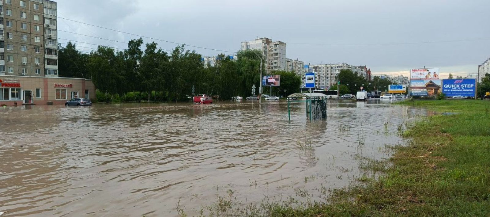 В Барнауле после залпового ливня затопило улицу Попова - Толк 07.07.2024