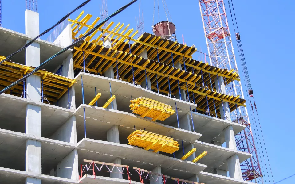 В Алтайском крае на фоне падающего рынка намерены справиться с планом по вводу жилья