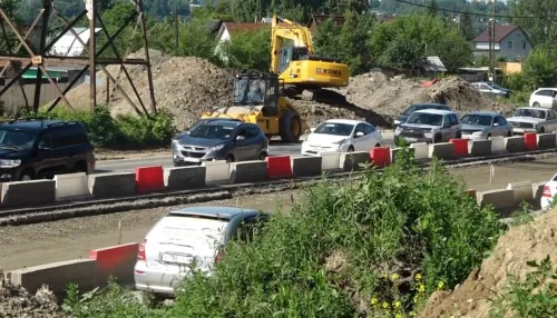 На развязке Змеиногорского тракта в ближайшее время введут новую схему движения