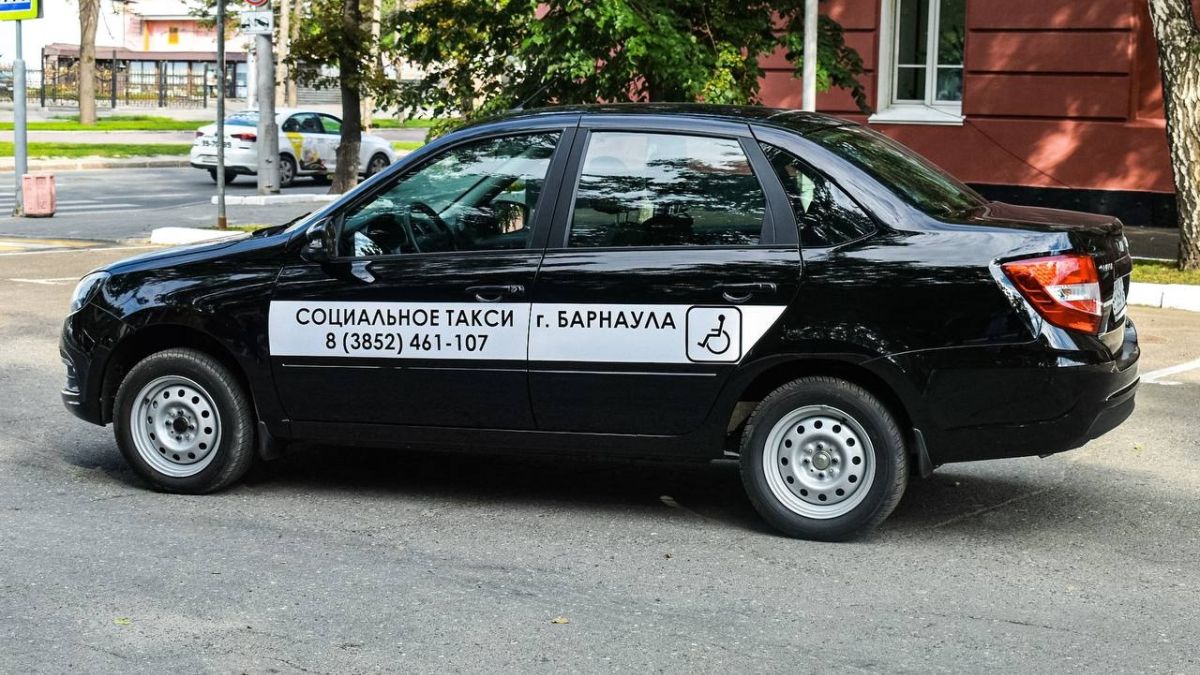 Новый автомобиль для службы соцтакси Барнаула