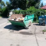 В Барнауле убрали кучу мусора, на которую массово жаловались жильцы