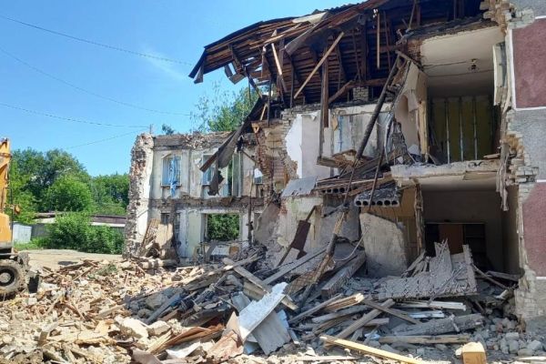 Подрядчика для сноса подземной части уже не существующего дома ищут в Барнауле