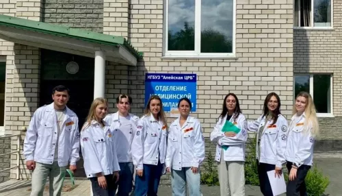 Студенты-медики начали свою летнюю работу в медучреждениях Алтайского края