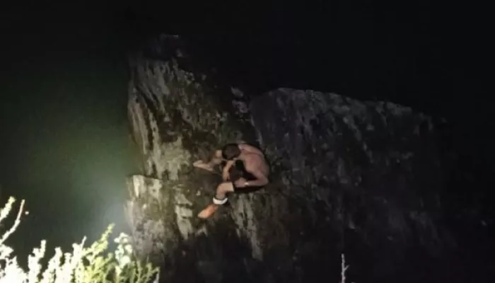 21-летний парень ночью упал на берег Катуни со скалы в Чемале
