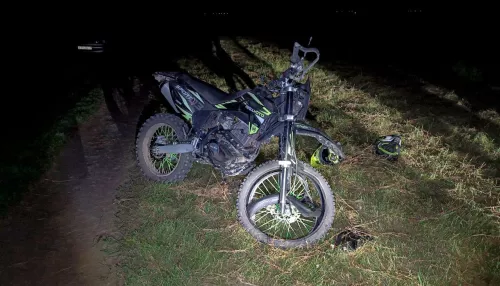 В Барнауле мотоциклисты-подростки устроили тяжелое ДТП на полевой дороге