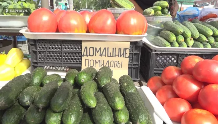 Барнаульцы ищут на рынках свежие овощи по приемлемой цене
