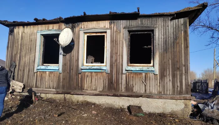 Многодетная семья из Горняка осталась без крова после разрушительного пожара