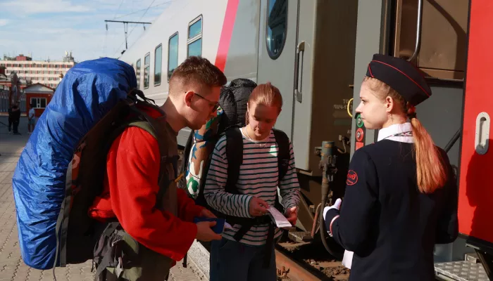 Калина красная: как отпраздновал 15-летие самый шукшинский скорый поезд на Алтае