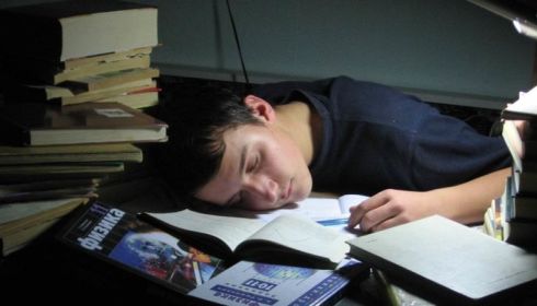 Ученые сказали, сколько нужно спать, чтобы успешно сдать экзамен
