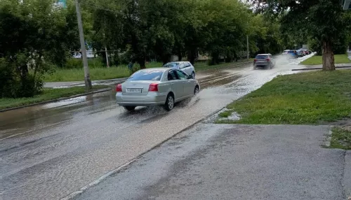 В Барнауле автобусы изменили маршруты из-за прорыва на Петра Сухова