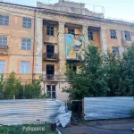 В Рубцовске ночью загорелось здание бывшей гостиницы