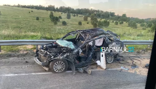 Появилось видео с моментом массового ДТП с КамАЗом на алтайской трассе