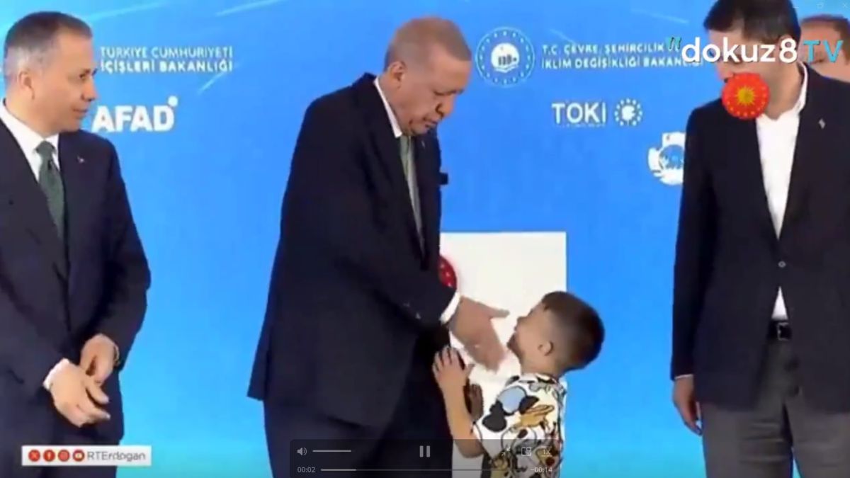 Эрдоган дал пощечину ребенку