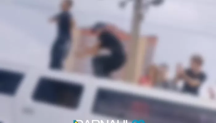 В Барнауле засняли танцующую на крыше лимузина молодежь