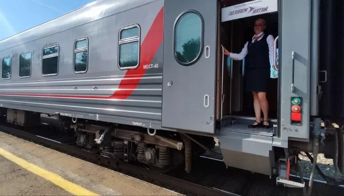 Туристический вагон запустили в составе электрички Барнаул — Славгород