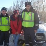 Сотрудники ДПС спасли автомобилистку на дороге в 30-градусный мороз на Алтае