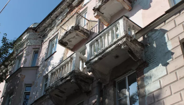 Ветшающее наследие: как выглядят фасады домов на проспекте Ленина в Барнауле. Фото