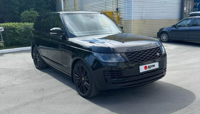 Мощный Land Rover с мониторами для пассажиров продают за 15 млн рублей в Барнауле