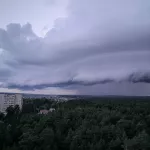 Барнаульцы устроили фотосессию мрачному грозовому фронту