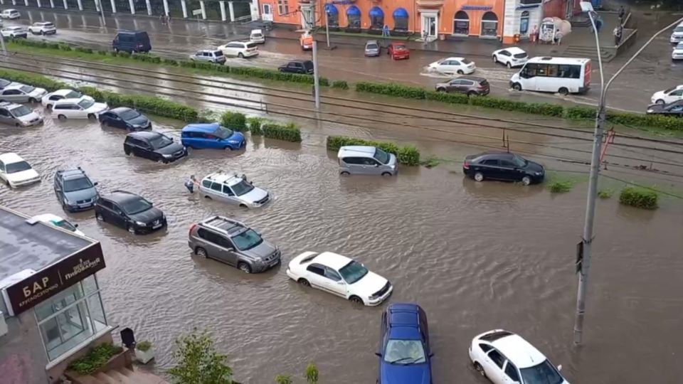 Дороги после дождя в Барнауле