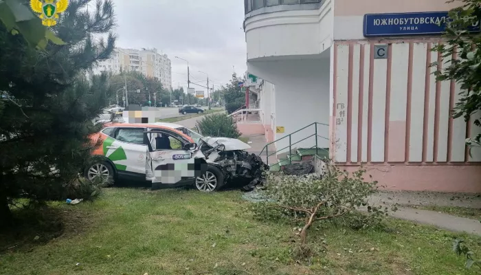 В Москве подростки угнали в каршеринге авто и попали в смертельное ДТП